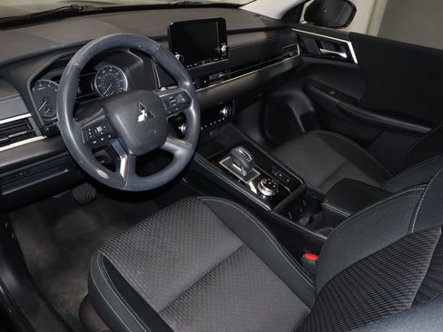 Used 2022 Mitsubishi Outlander ES image 24