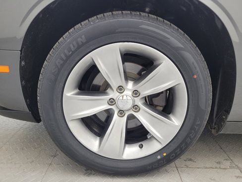 Used 2019 Dodge Challenger SXT RWD image 31