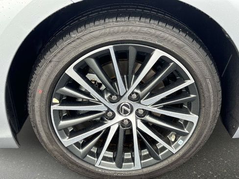 Used 2025 Lexus ES 350 w/ Premium Package image 10