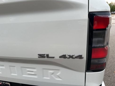 Used 2024 Nissan Frontier SL w/ Technology Package image 14