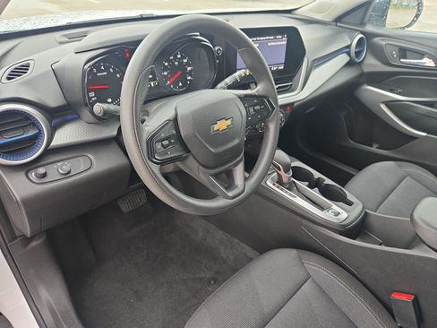 Used 2025 Chevrolet Trax LS FWD image 10