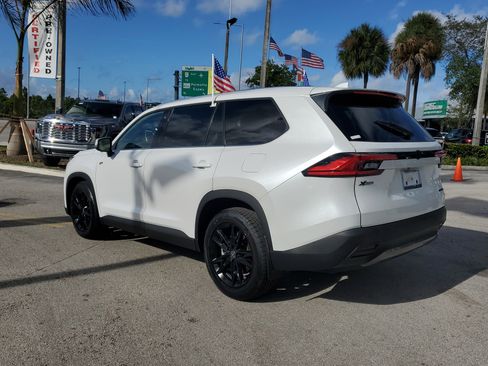 Used 2024 Toyota Grand Highlander XLE image 7