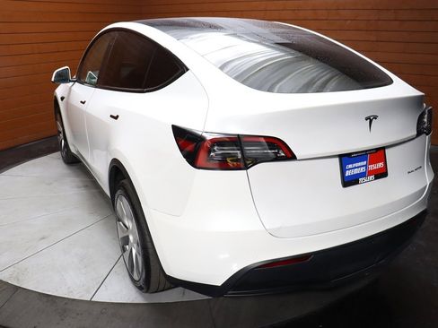 Used 2023 Tesla Model Y Long Range image 9