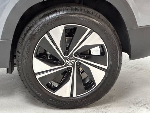 New 2026 Volkswagen Taos SE AWD/4WD image 24