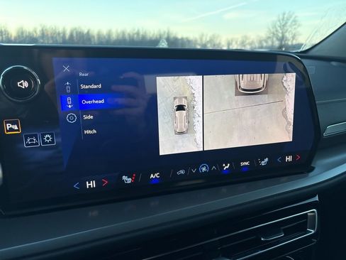 New 2025 Chevrolet Traverse LT w/ Midnight/Sport Edition image 23