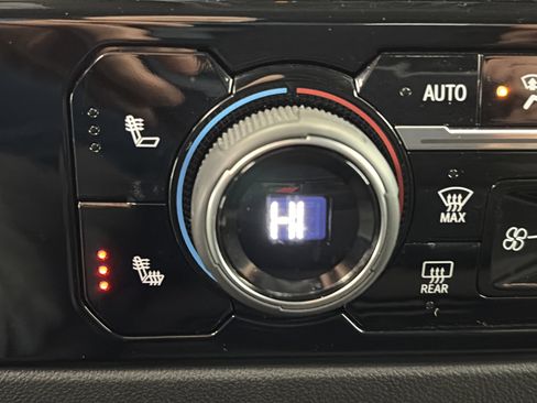 Used 2022 Chevrolet Silverado 1500 LT image 28