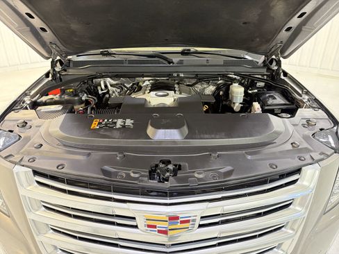 Used 2018 Cadillac Escalade ESV Platinum image 32