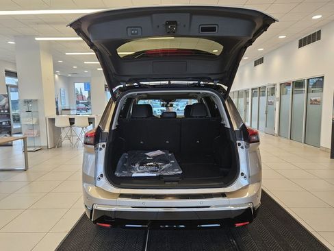 New 2026 Nissan Rogue Platinum image 9