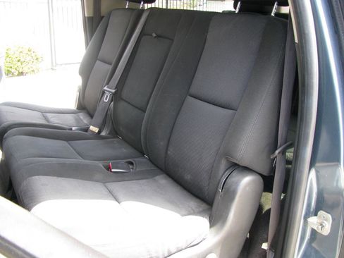 Used 2010 Chevrolet Suburban LS RWD image 11
