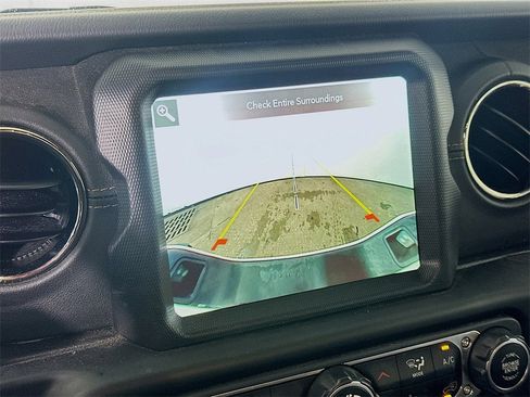 Used 2023 Jeep Gladiator Overland image 10