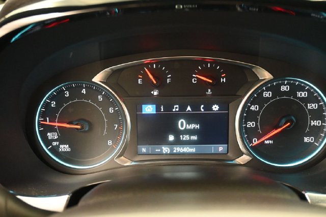 Used 2023 Chevrolet Traverse LT FWD image 9