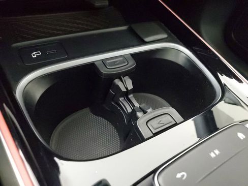 Used 2023 Mercedes-Benz GLB 250 image 30