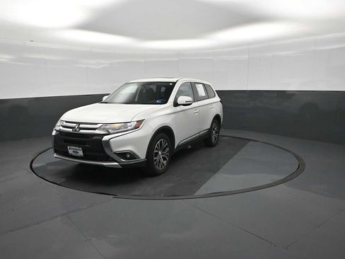 Used 2018 Mitsubishi Outlander SE AWD/4WD image 46