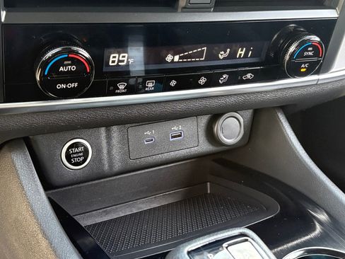 Certified 2023 Nissan Rogue SV image 27