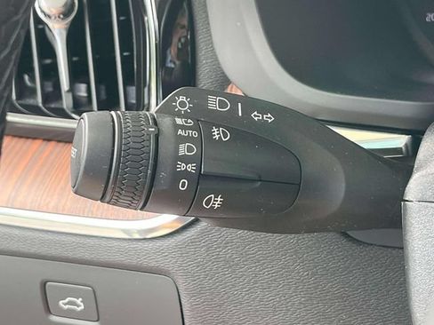 Used 2023 Volvo XC60 B5 Plus AWD/4WD image 31