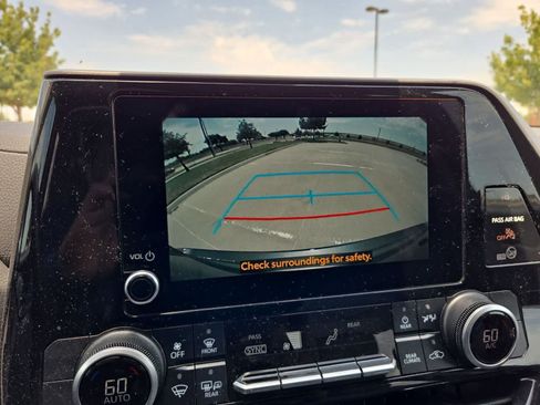 Used 2023 Toyota Highlander LE FWD image 27