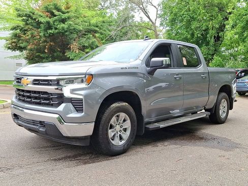 Used 2023 Chevrolet Silverado 1500 LT w/ Convenience Package II AWD/4WD image 4