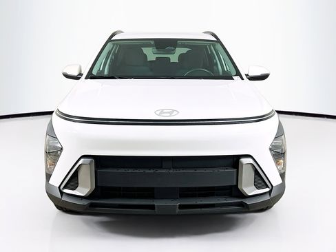 Used 2025 Hyundai Kona SEL image 2