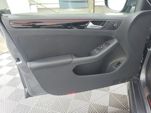 Used 2017 Volkswagen Jetta GLI image 28