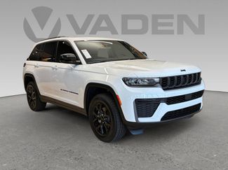 New 2026 Jeep Grand Cherokee Altitude RWD video 1