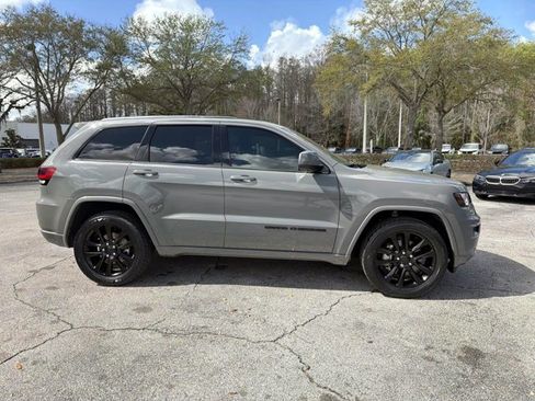 Used 2021 Jeep Grand Cherokee Laredo X image 2