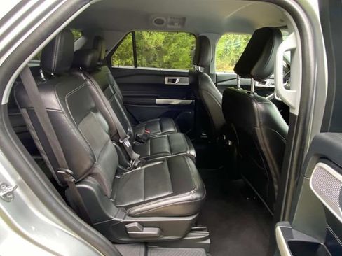 Used 2021 Ford Explorer Limited w/ Equipment Group 301A AWD/4WD image 34