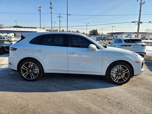 Used 2023 Porsche Cayenne Turbo image 6