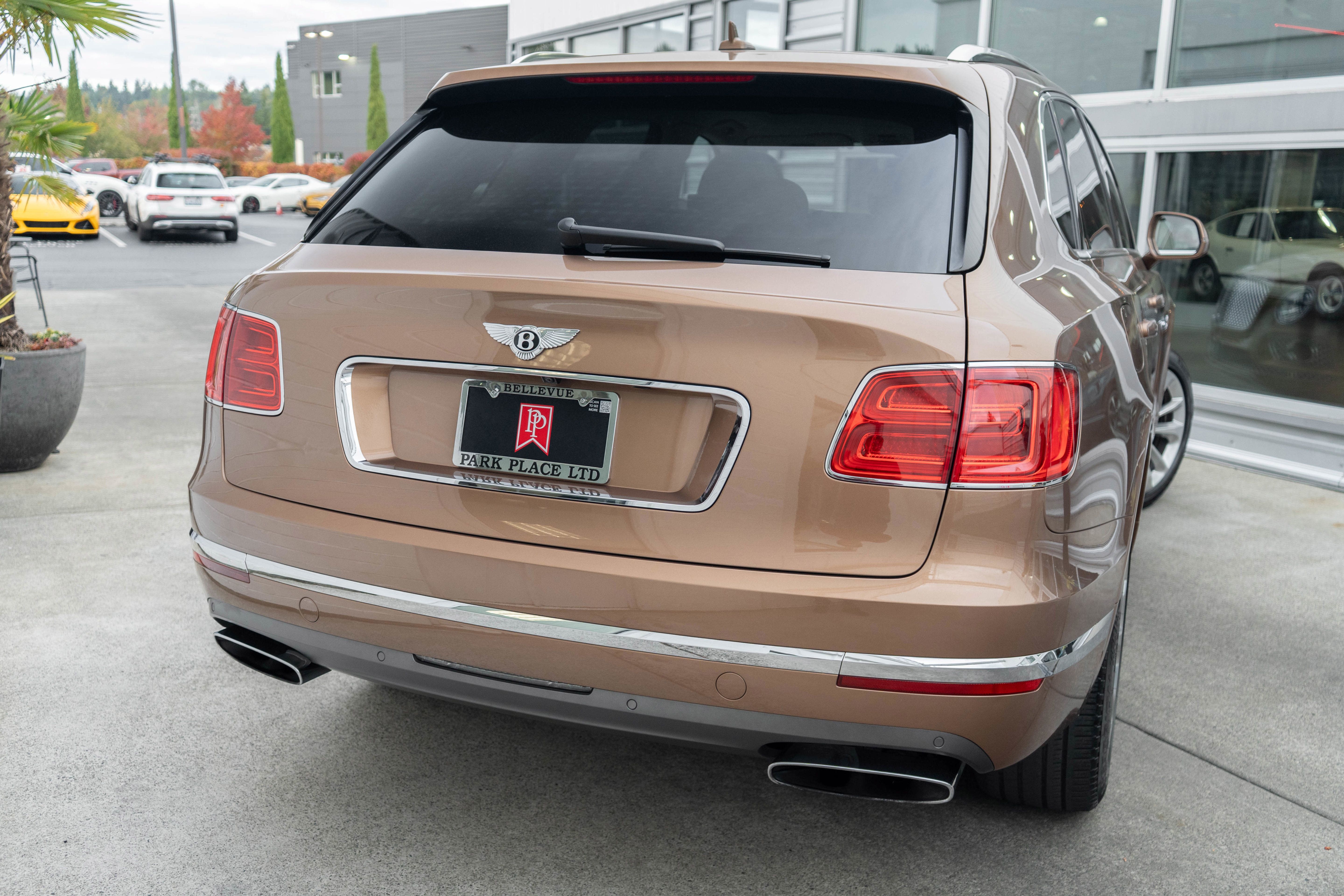 Used 2017 Bentley Bentayga AWD/4WD image 6