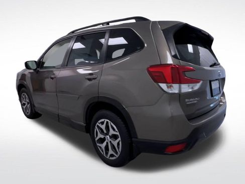 Used 2021 Subaru Forester Premium AWD/4WD image 6