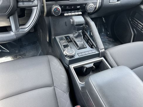 Used 2025 Toyota Tacoma SR5 AWD/4WD image 21