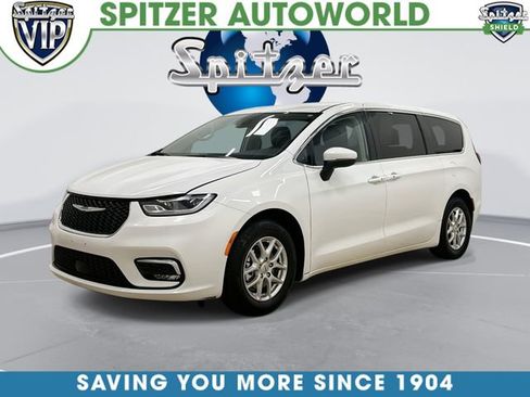 Used 2023 Chrysler Pacifica Touring-L image 1