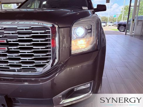 Used 2019 GMC Yukon Denali w/ Open Road Package RWD image 11