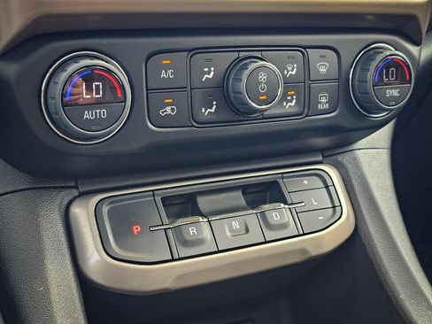 Used 2023 GMC Acadia Denali w/ Denali Technology Package AWD/4WD image 31