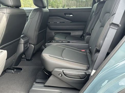 New 2026 Nissan Pathfinder SL image 16