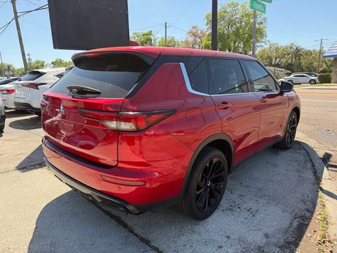 Used 2022 Mitsubishi Outlander SE image 4