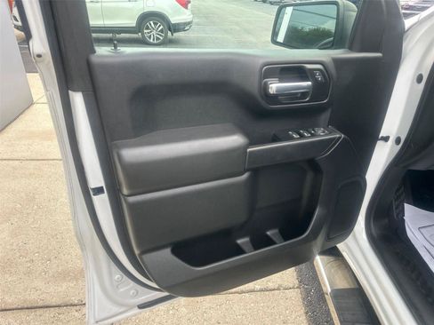 Used 2019 Chevrolet Silverado 1500 Custom w/ Custom Value Package AWD/4WD image 21