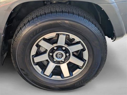 Used 2022 Toyota 4Runner TRD Off-Road image 10