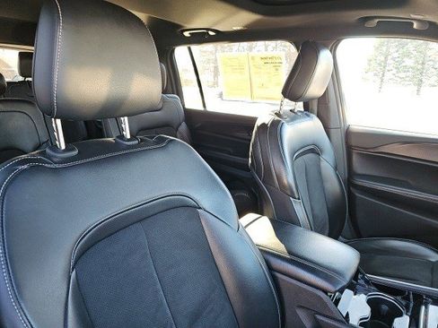 Used 2023 Jeep Grand Cherokee L Altitude image 12