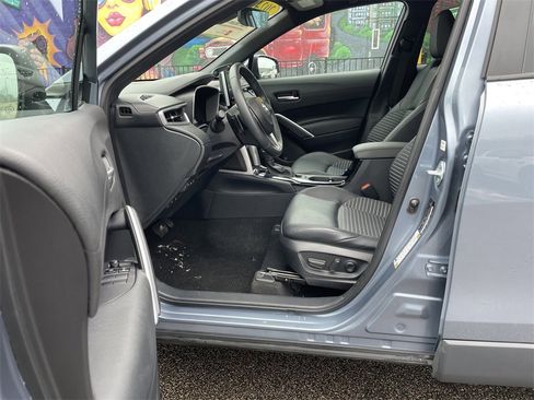 Used 2024 Toyota Corolla Cross XSE w/ Convenience Package image 14