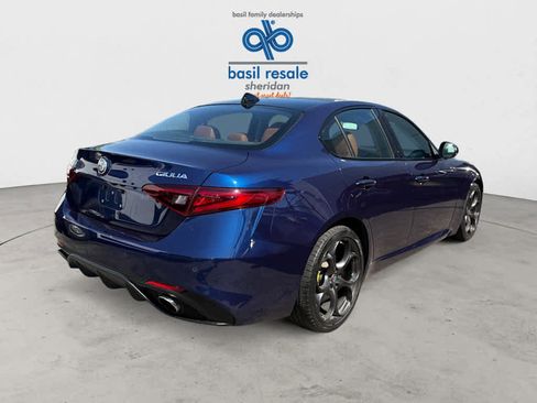 Used 2018 Alfa Romeo Giulia Ti Sport w/ Quick Order Package 22S Sport AWD/4WD image 10