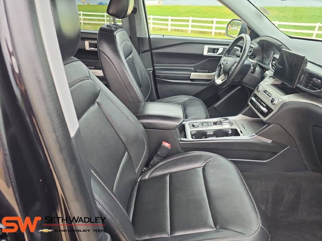 Used 2021 Ford Explorer XLT w/ Equipment Group 202A AWD/4WD image 10