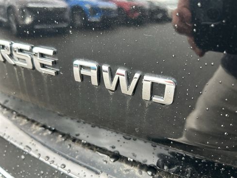 Used 2019 Chevrolet Traverse High Country w/ LPO, 'HIT The Road' Package AWD/4WD image 8