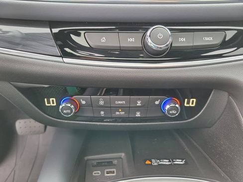 Used 2022 Buick Enclave Essence w/ Experience Buick Package image 21