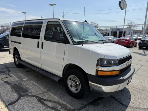 Used 2017 Chevrolet Express 3500 LT w/ LT Preferred Equipment Group image 4