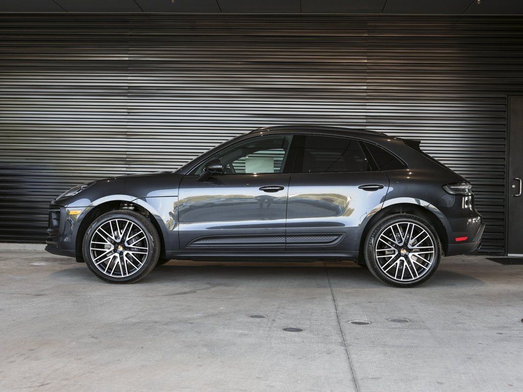 Certified 2026 Porsche Macan AWD/4WD image 2