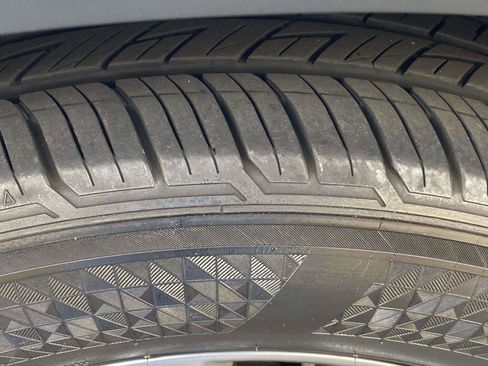 Used 2019 MAZDA CX-9 Touring w/ Touring Premium Package image 17