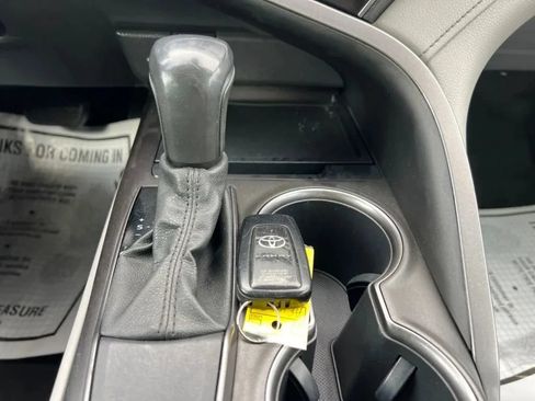 Used 2021 Toyota Camry SE w/ Convenience Package FWD image 43