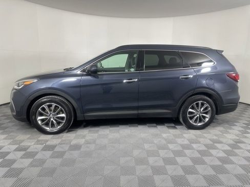 Used 2017 Hyundai Santa Fe SE image 6