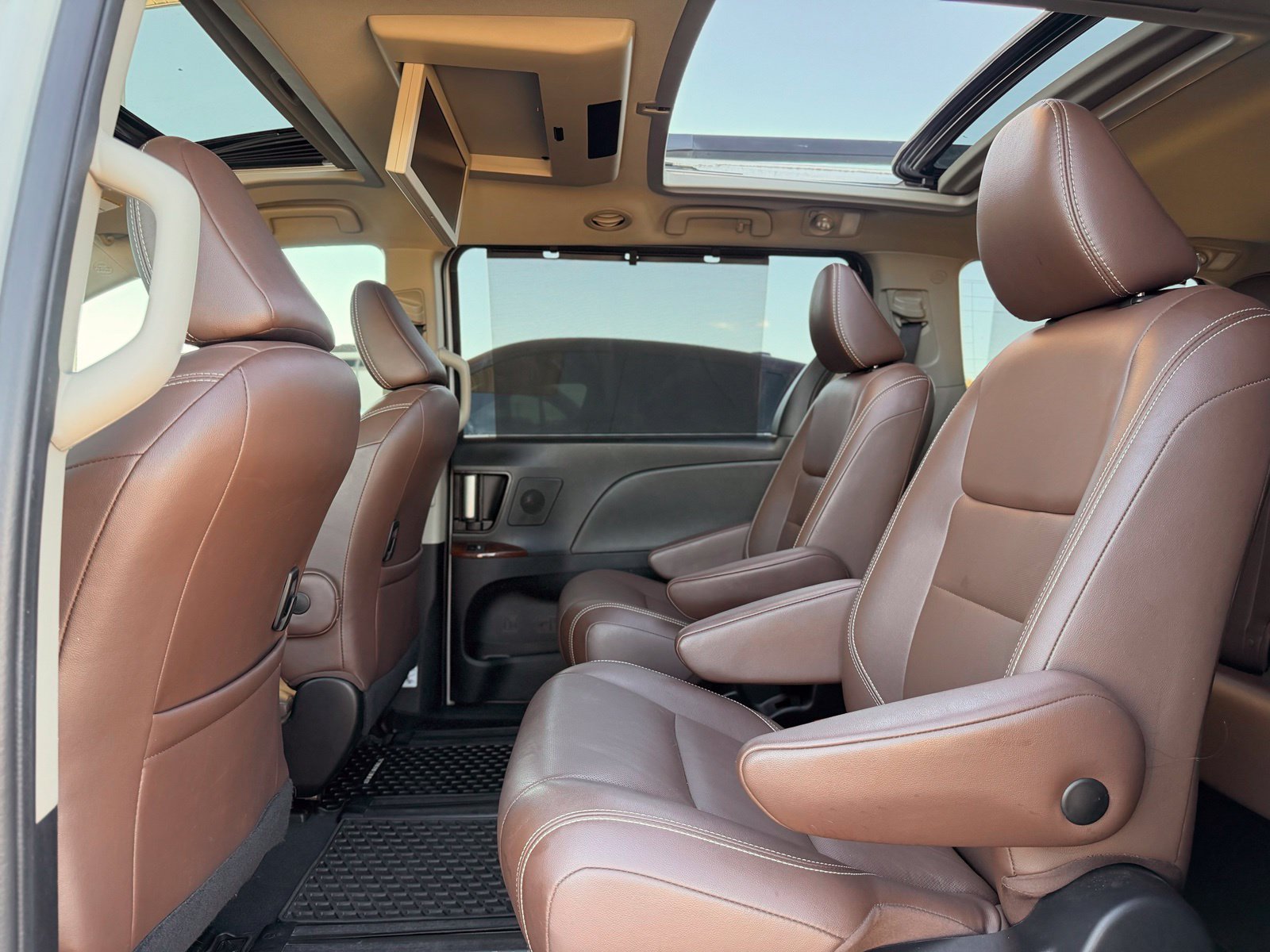 Used 2020 Toyota Sienna XLE Premium AWD/4WD image 21