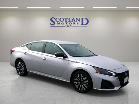 Used 2024 Nissan Altima 2.5 SV FWD image 4